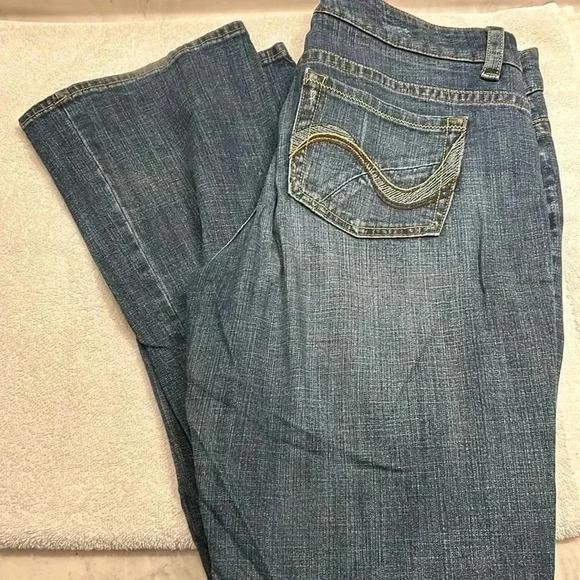 Lee Woman Midrise Lower on the waist jeans Size 10 - Picture 1 of 8